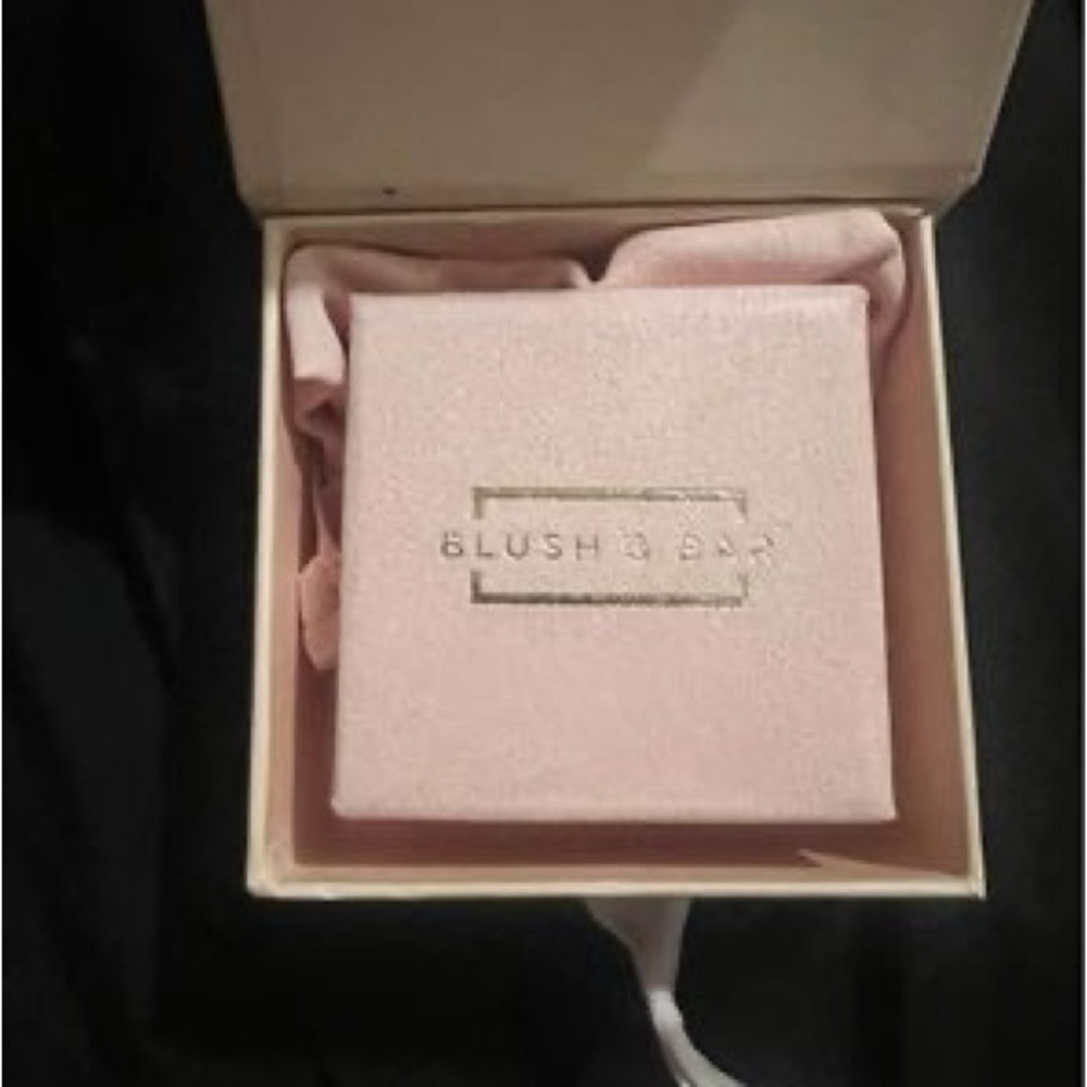 Women ring band